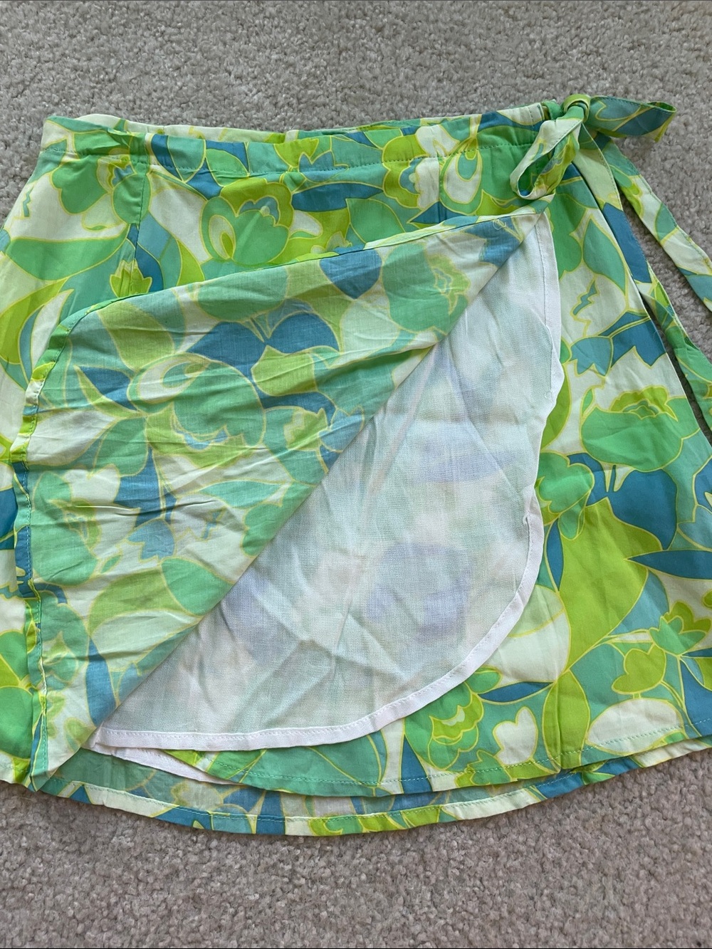 Faithfull the Brand Revolve Lucio Wrap Skirt in Galarosa Print Size 4 - Picture 6 of 7